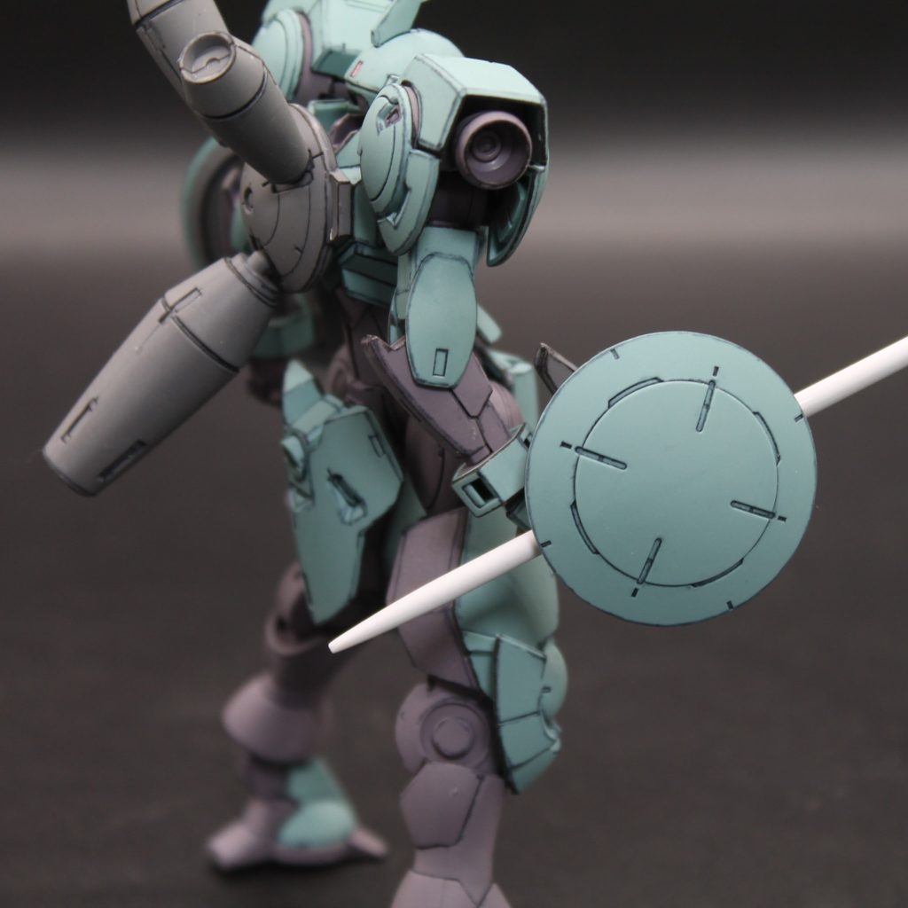 モールドは追加していません。シールドはもともとあるディテールでなかなかの情報量です。スミ入れすると映えますね。
