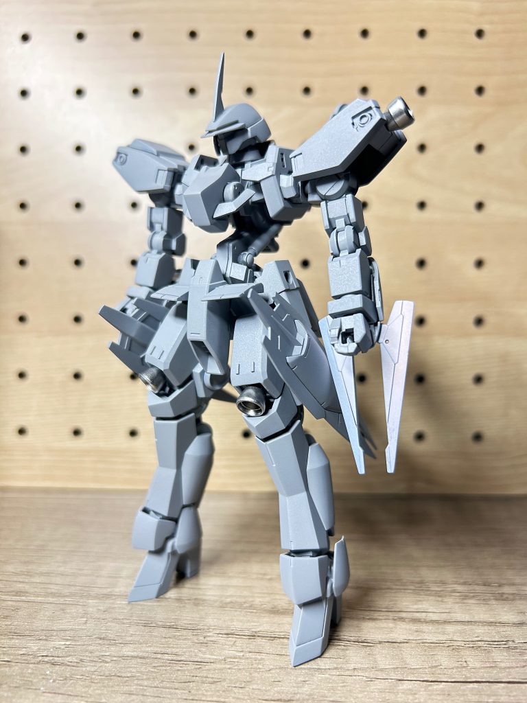 サフ状態です。フレームを延長したお陰で、スタイリッシュなシルエットになりました！✨