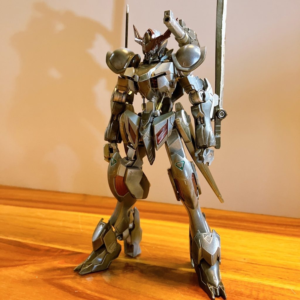 友人からかなり昔に買ったであろうバルバトスルプスを頂いたので、無くなっていたパーツの箇所だけを改造&nbsp;