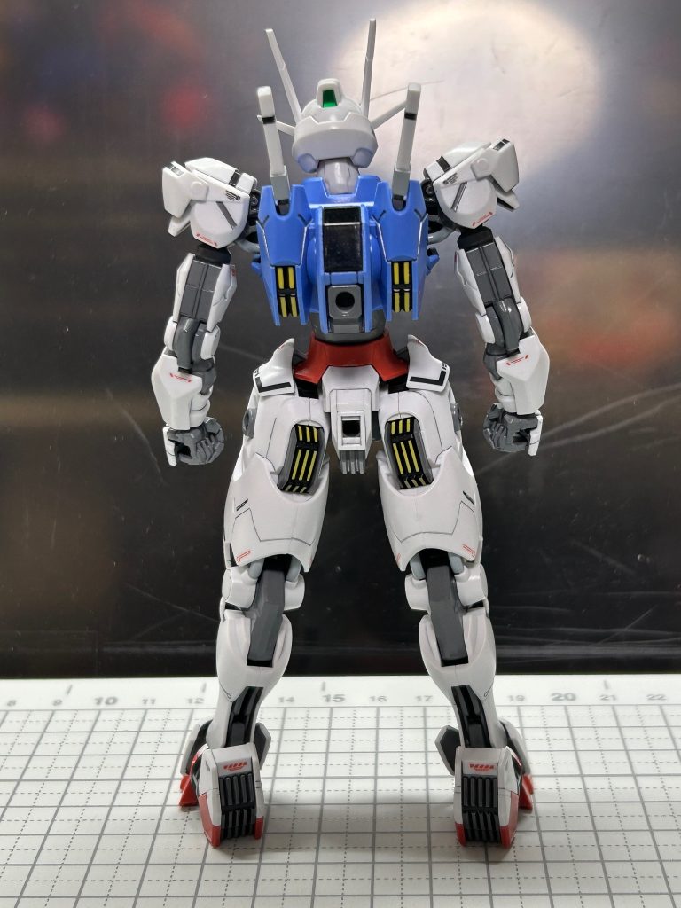 合わせ目消しとかアトハメ加工等の難しい工程は行っておりません。各アーマーや外装の内側、もグレーで塗装。