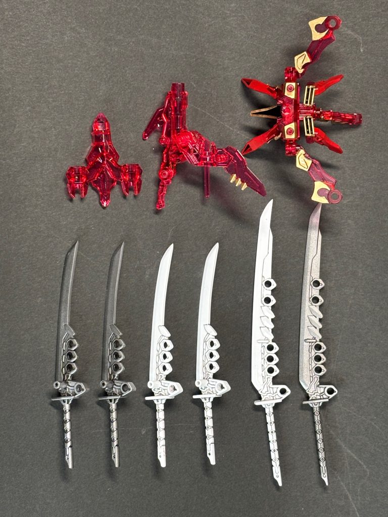 付属武器。緋鉄、燈火、一虎紋 各二振りづつ。