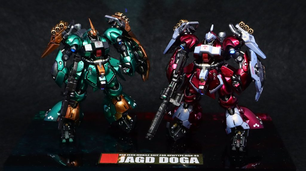 ガンダムアーティファクト第6弾のヤクト・ドーガをクェス機・ギュネイ機同時進行でキャンディ塗装で仕上げました。小学生の頃に初めて水性ホビーカラーで塗装にチャレンジしたのがBB戦士ヤクト・ドーガ(ギュネイ機)で、水性塗料なので水彩絵の具感覚でパレットと水入れで塗りたくったら大変なことになった思い出があり、ヤクト・ドーガは思い入れのある機体です。老眼にムチ打ってチクチク作りました。