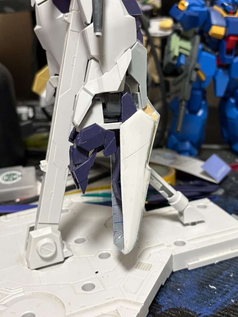 脚部。全部プラ板から作成。