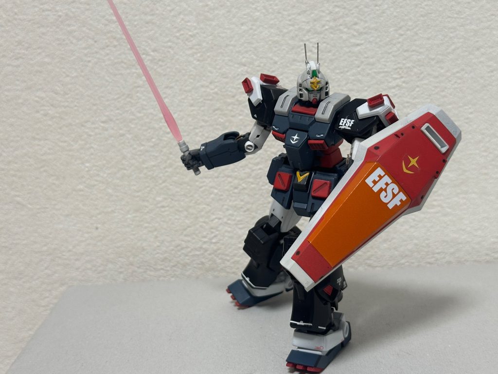 サーベル持たせてポージング。