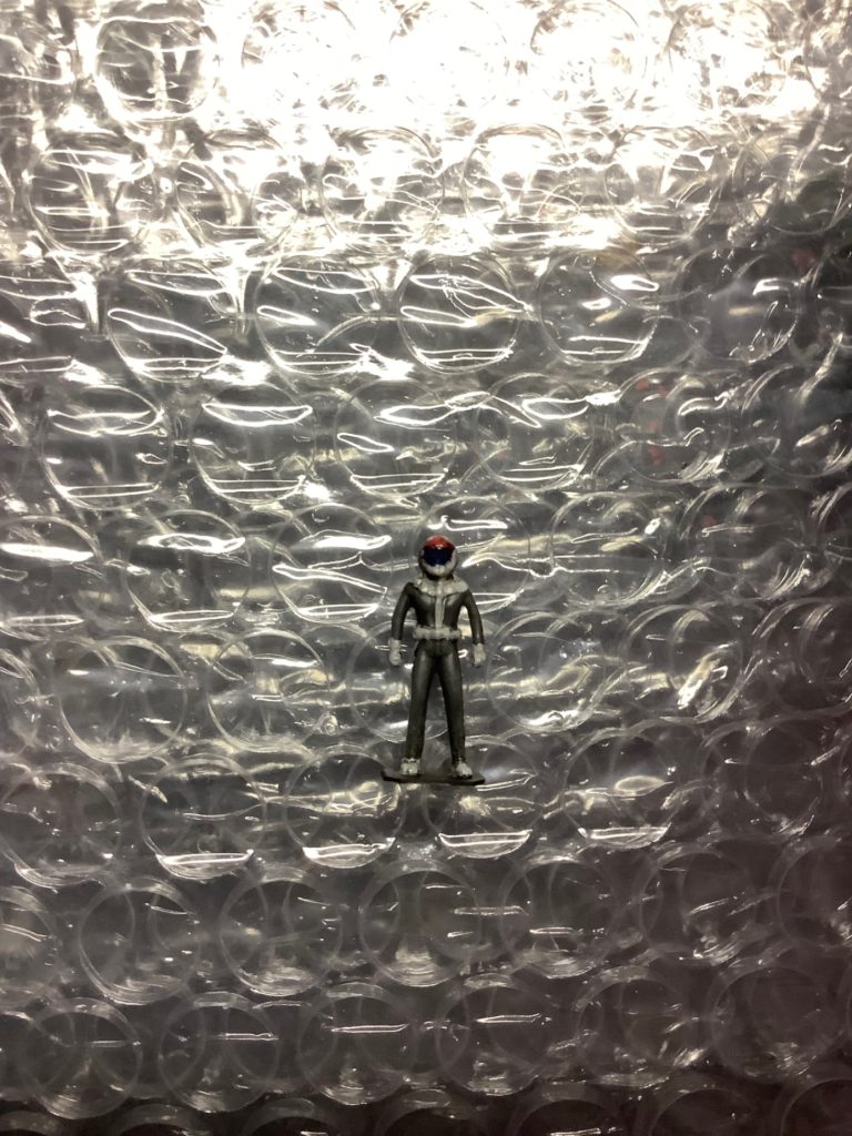 中々製作しなかった理由の一つとしてパイロットスーツの色がわからなかったのです､他の機体もちゃんとパイロット製作しているので無しって訳にはいかないのです(変なこだわりのひとつ)調べても出てこないのでザクの配色で塗りました､今後判明すれば塗り替えます