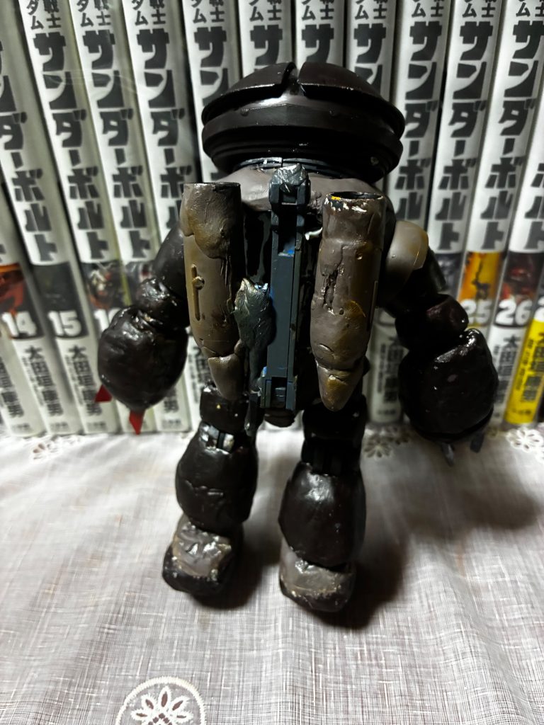 バックパックは他の部品をくっつけて、作ってます😄