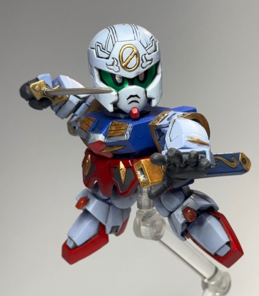 軽装形態手頃なディスプレイベースに付けられるよう股間にポリキャップを仕込み、腕も部位ごとに切り離し関節を仕込んで可動出来るようにしました。平手はスクラッチしました。