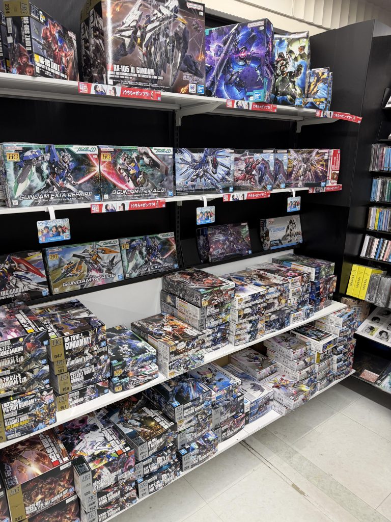 作品名：本屋に売ってて良い代物では無く無い…？<p>お久しぶりです！最近諸事情により投稿しておりませんでしたがお元気でしょうか？ 私はふと本屋に行ったらこんな物が…え？本屋じゃ無いって？ところがどっこい本屋です お宝が眠っていたのですが生憎お金がなく…二つだけ購入しました [&hellip;]</p>
