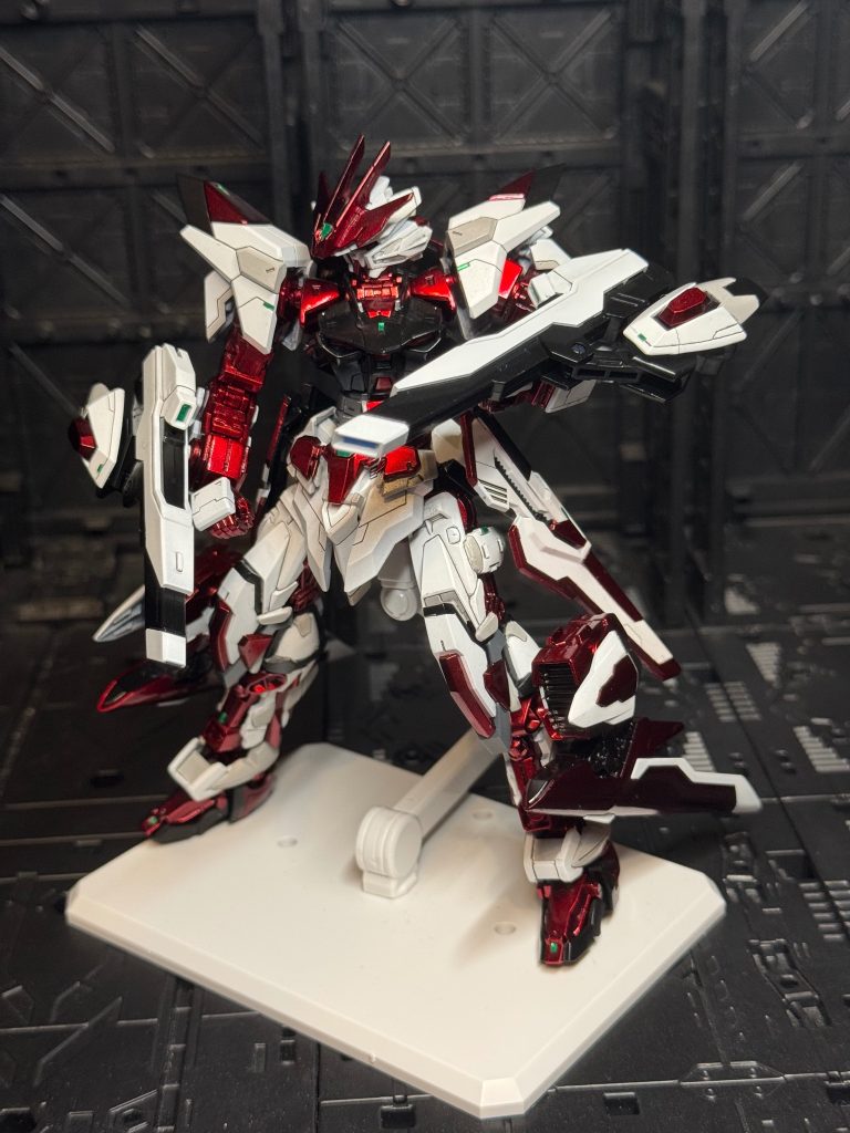 パーフェクトレッドドラゴニクスのバックパックオフバージョン各ユニットのパーツを付け替えてレッドドラゴニクス風に上手く出来て満足特にふくらはぎのブースターは本家に近づかれたなと