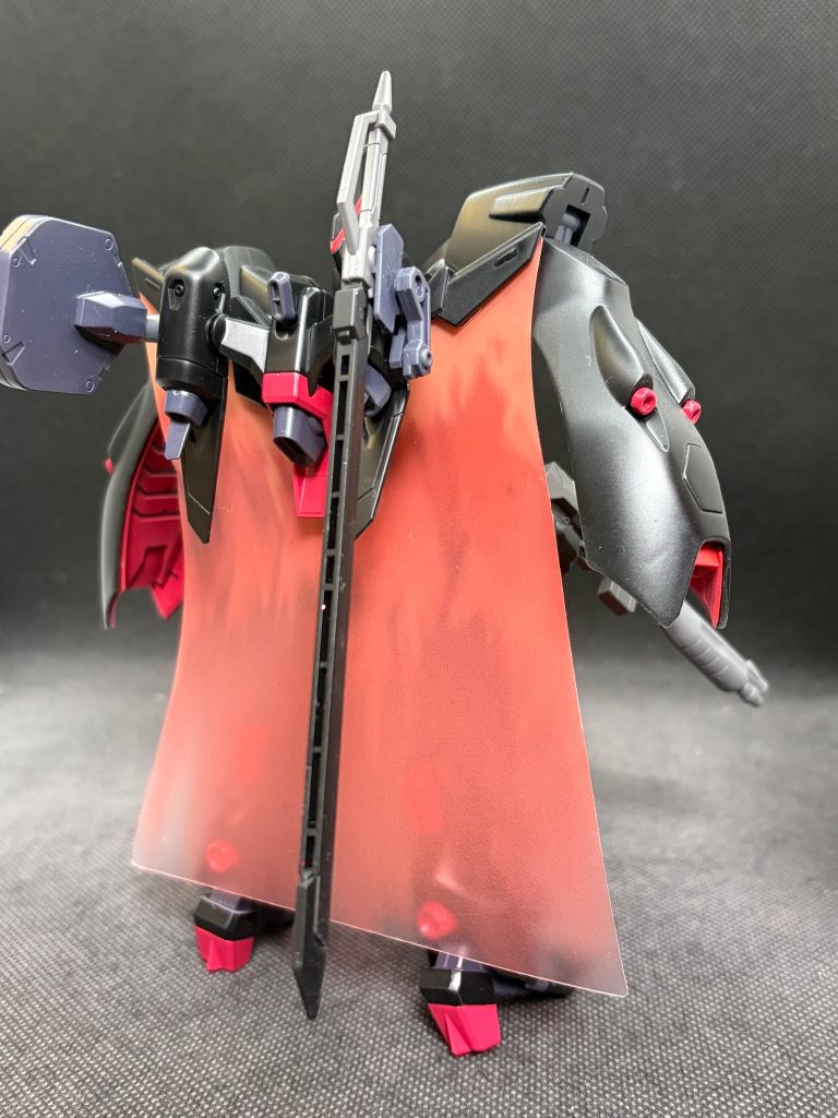 メイン武装のソードを右にマウント。新たにカバカーリー本家のビームリングを新たに装備。