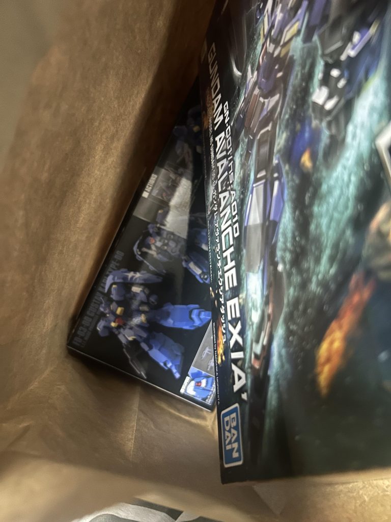 作品名：買う物間違えた！！<p>ものびやさん、C9さんのメッサーが並んでいるところを生で見て、うぉー！！！ぼくも作りてえええ！！ってなって買いに行ったんです。 買ったんです。 買ったつもりだったんです。 寝る前に袋の中見たらこれw 確認ちゃんとしましょ [&hellip;]</p>
