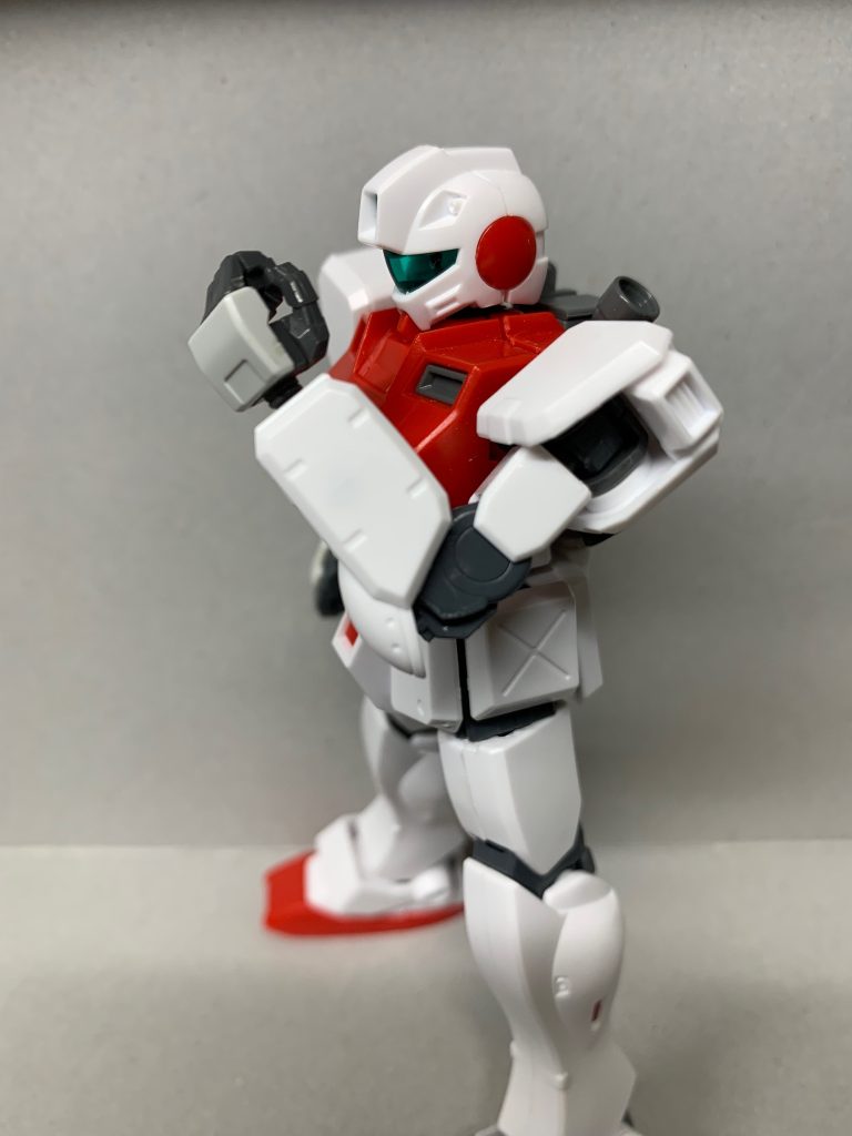 肘は曲げやすくなりましたが、角度は変わらず90°ほどです。