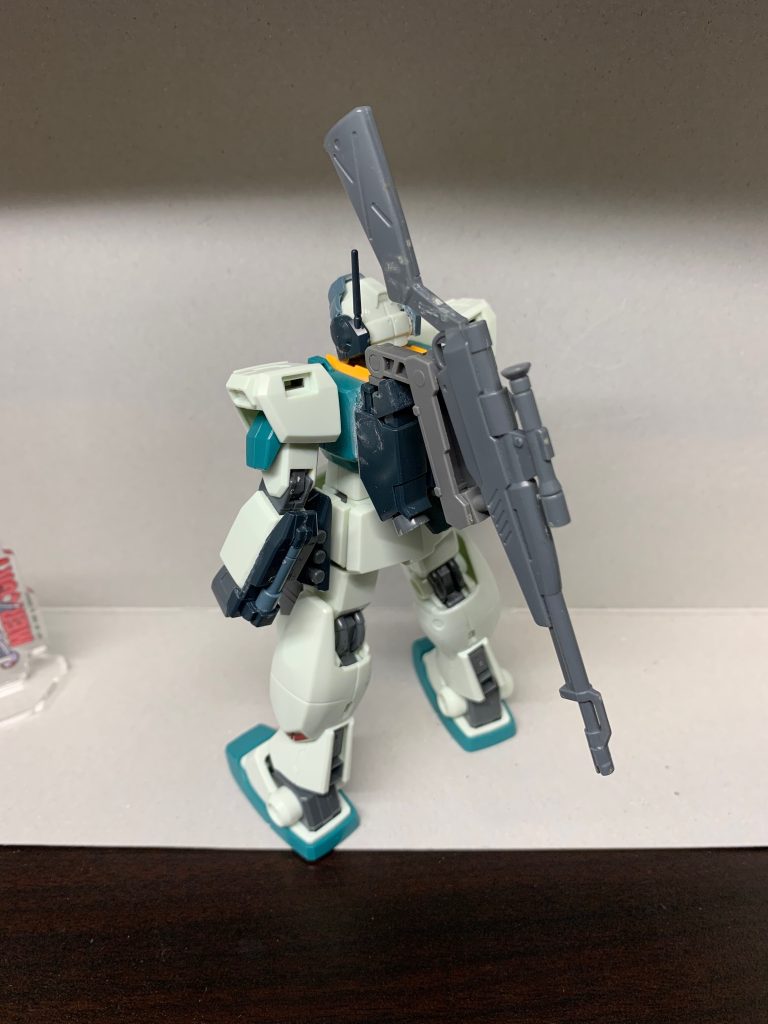背中にはジムスナイパー2から持ってきたスナイパーライフルを装備。