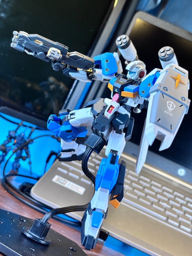 少しポージング