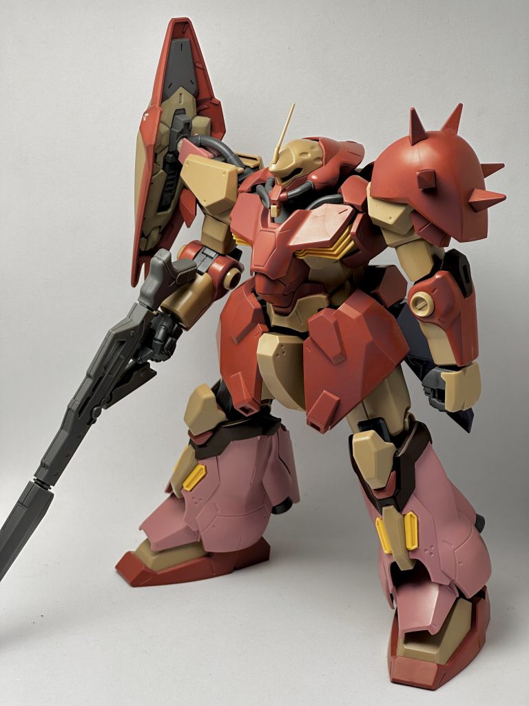 作品名：メッサーF01型をカスタムしたい<p>ジオン伝統の左スパイクショルダーにしたら、右肩はショートシールドにしたくなるし、両方をスパイクショルダーにして格闘特化してもいい。悩みます🤔</p>
