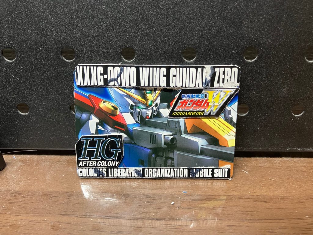 オマケちょっと前に流行ったガンプラの箱カードを作ってみました。味があって良い
