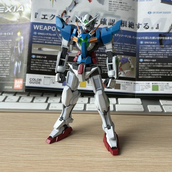 厄介なゴム製のケーブルですが、なにか代用として良いものがないかと探してみました。薄くて柔らかいけど頑丈で、それでいて滑らかな表面。さらには塗装もOKなもの・・・。ありました！クリアファイル（笑）さっそくケーブルをクリアファイルから切り出して作ってみました。いい感じです。作業的には塗装まで終わり、今週末にデカール探しのたびに出るまでは放置になります。（2枚目）