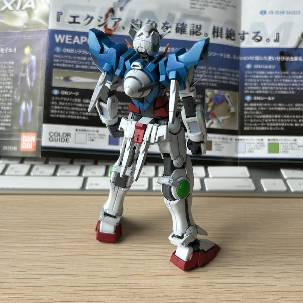 厄介なゴム製のケーブルですが、なにか代用として良いものがないかと探してみました。薄くて柔らかいけど頑丈で、それでいて滑らかな表面。さらには塗装もOKなもの・・・。ありました！クリアファイル（笑）さっそくケーブルをクリアファイルから切り出して作ってみました。いい感じです。作業的には塗装まで終わり、今週末にデカール探しのたびに出るまでは放置になります。（4枚目）