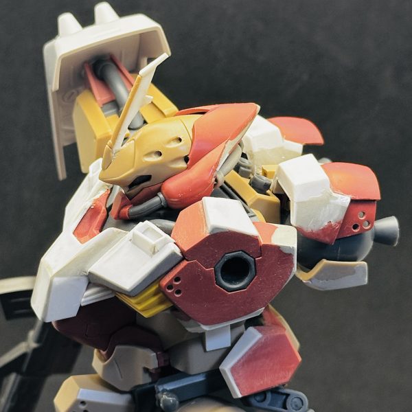 バックパックは少し角張らせてみます。付け根がM型で途中からF型な感じ。（2枚目）