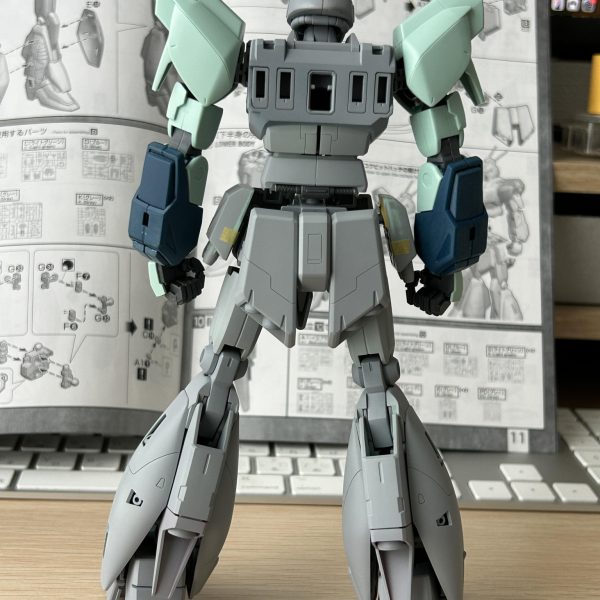 両腕ですが、にのうで部分で3ミリほど延長しました。全体的にスラッとしたプロポーションにすることができました。（4枚目）