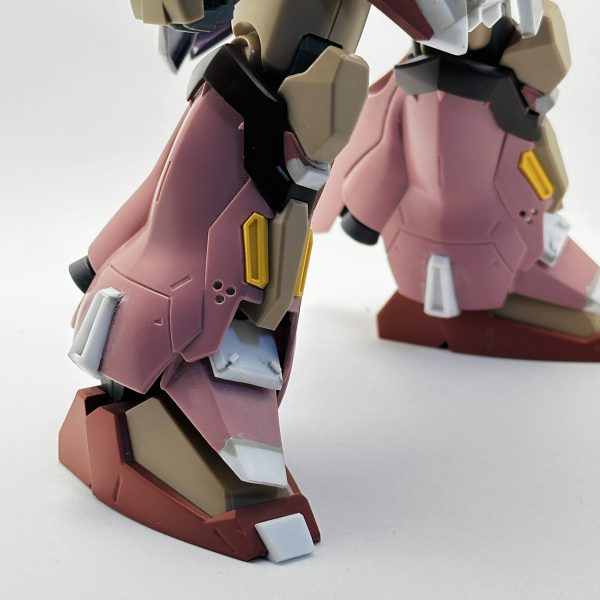 メッサーF01型の脚部に少しM型の意匠を入れてみたところ。この後もう少し膝アーマーをいじってみます。（2枚目）