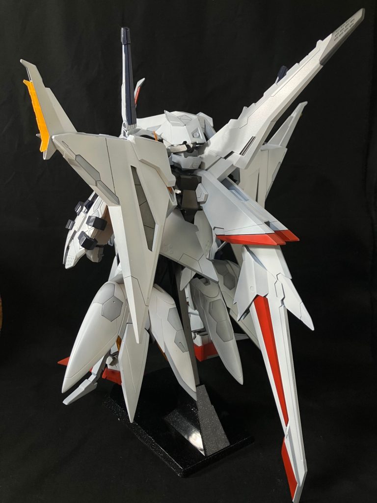 背面各部の六角形のモールドはマスキングで塗り分けています。腕のコンポジットウェポンユニットが大変すぎる…
