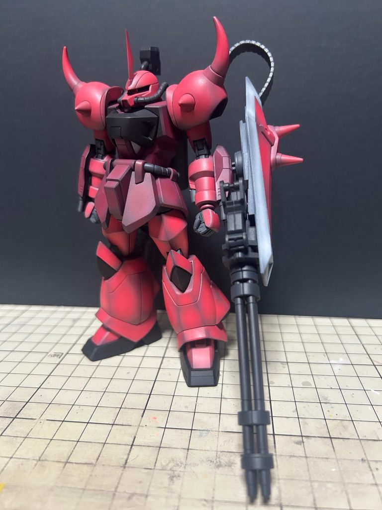 シールドガトリングと背中のタンクは30MMのオプションパーツを使ってます。