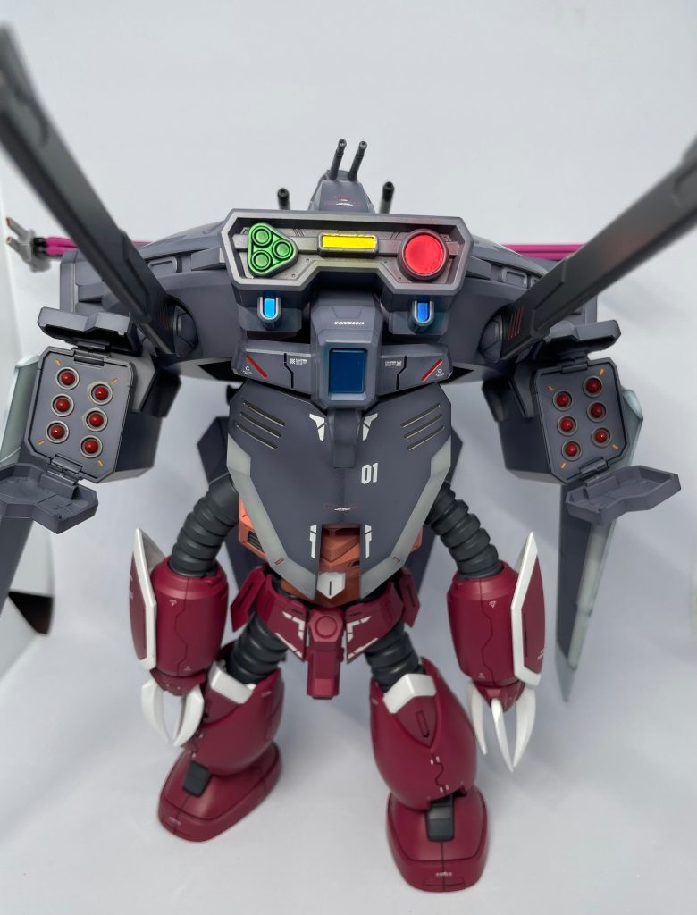 結構デカいです(笑)メインカラーのグレー系の色が決まらず悩んでましたが水星の魔女の「ルブリスグレー」が一番色味が近いと思って使ってみました✨ただ…これ水性塗料なんですよね…久しぶりに水性塗料使いました(笑)てか今水性塗料の希釈溶剤って売ってないんですよね…😭全然見かけません😔あってもラッカー溶剤しかないんですが…🥲&nbsp;&nbsp;
