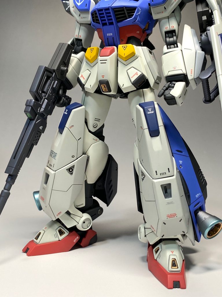 各所にスジボリとメタルボールでディテールアップ