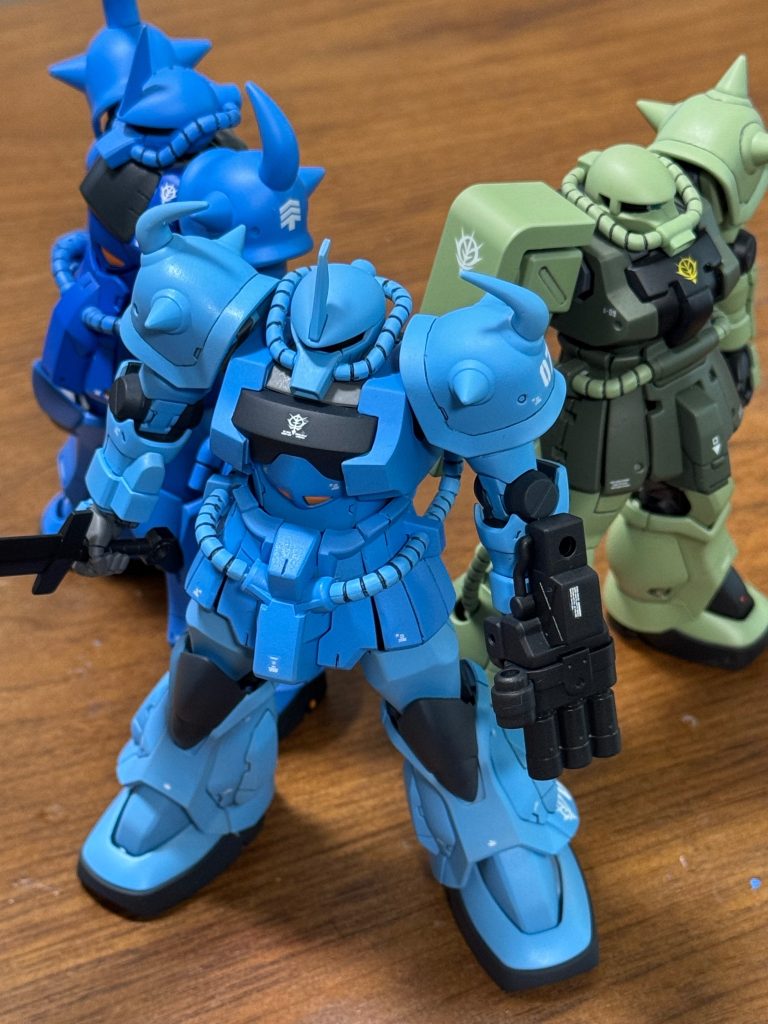 ザクⅡF2と並べたくなるシルエットですね。