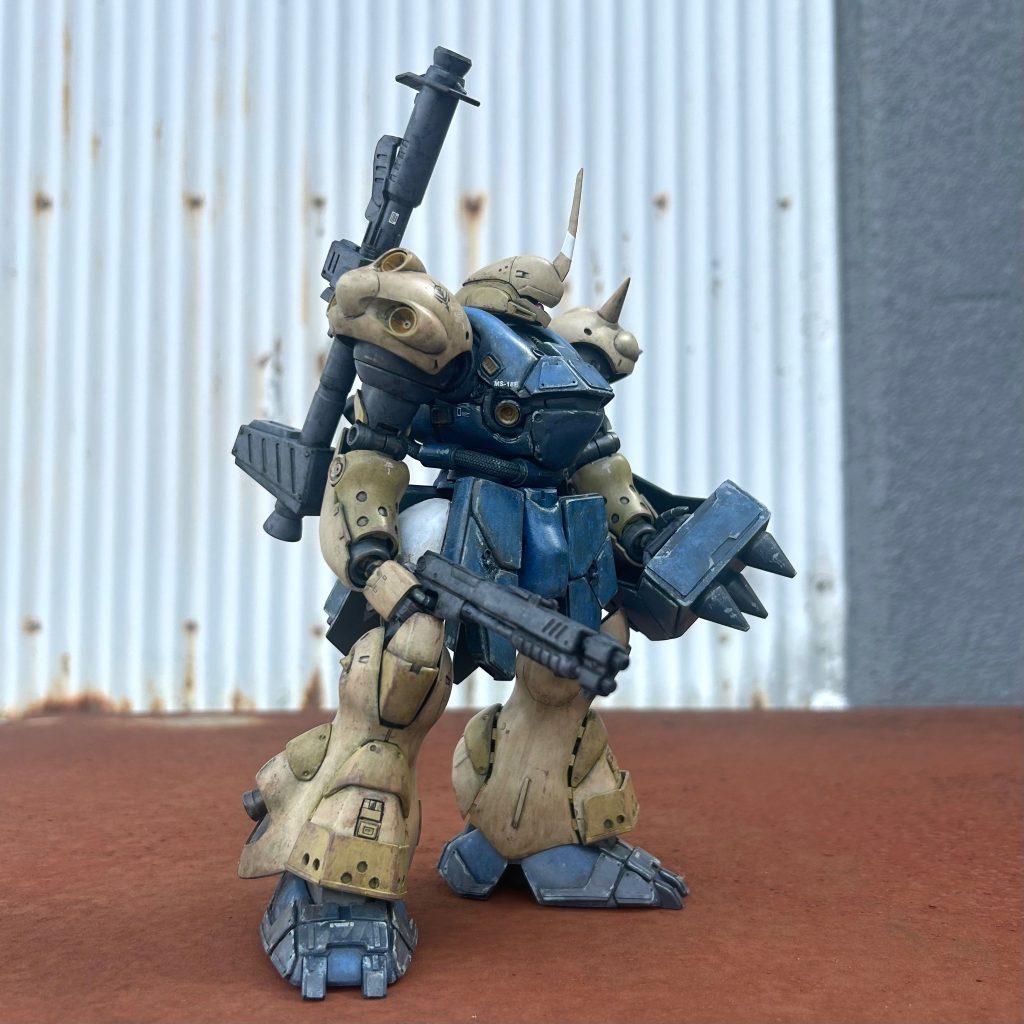 スクラッチした腰アーマーの直線に合わせて胸部や脚部の増加装甲、シールドを直線で構成すれば違和感は少なくなるかと思いまして。