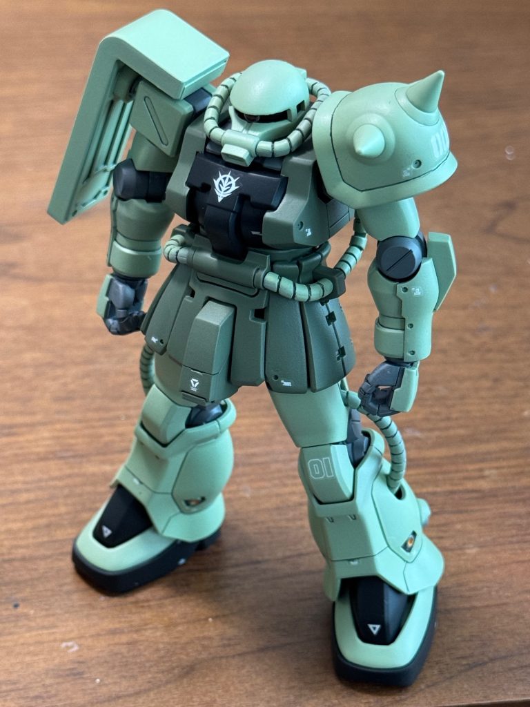 スジボリ少し、腰を少しいじって、とり足加工と股をしっかり開いても地面にピッタリ着くように足首をいじりました。