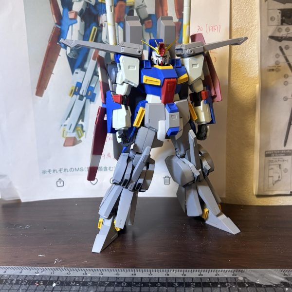 MGフルアーマーZZ verカトキにHGUC ZZを寄せて行こうの第19週（〜7/5)です。ひたすら表面処理してました💦終わらない笑。後ろ姿が少し変わったので久しぶりの投稿。バックパックのバーニアを2列化。尻尾？を自作。ふくらはぎのスラスターも自作しました。バックパックの合わせ目消しするのに羽とかミサイルポッドのハッチを後ハメ化してます。まだまだ傷と巣が消せてませんが気分転換に胴体の改造に入ります👍&nbsp;（5枚目）