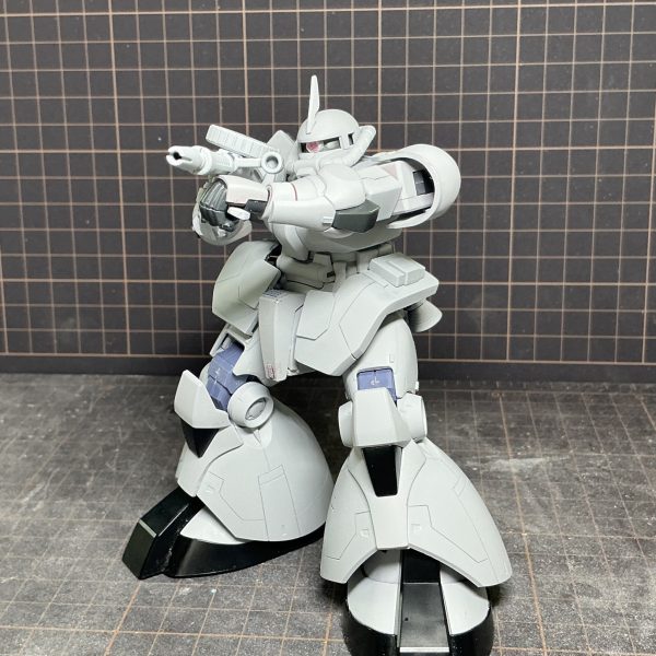 ザク宇宙高機動試験型。かなりアレンジを入れていますが、それなりにまとまったと思うので。どこかで切り上げないと、完成しませんね。4枚目はオリジナルの宇宙作業用多目的補助機構。今回は切断作業用小型ビームナイフ…という脳内設定。（3枚目）