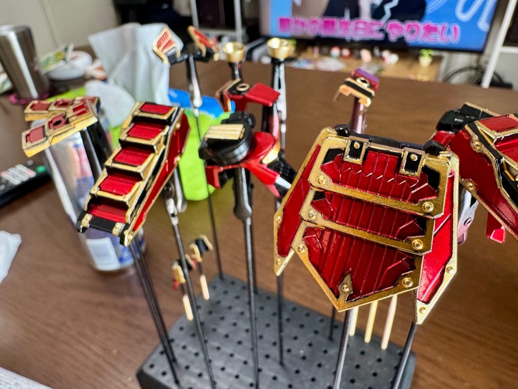 塗り分けは主にガンダムマーカーで行っております。