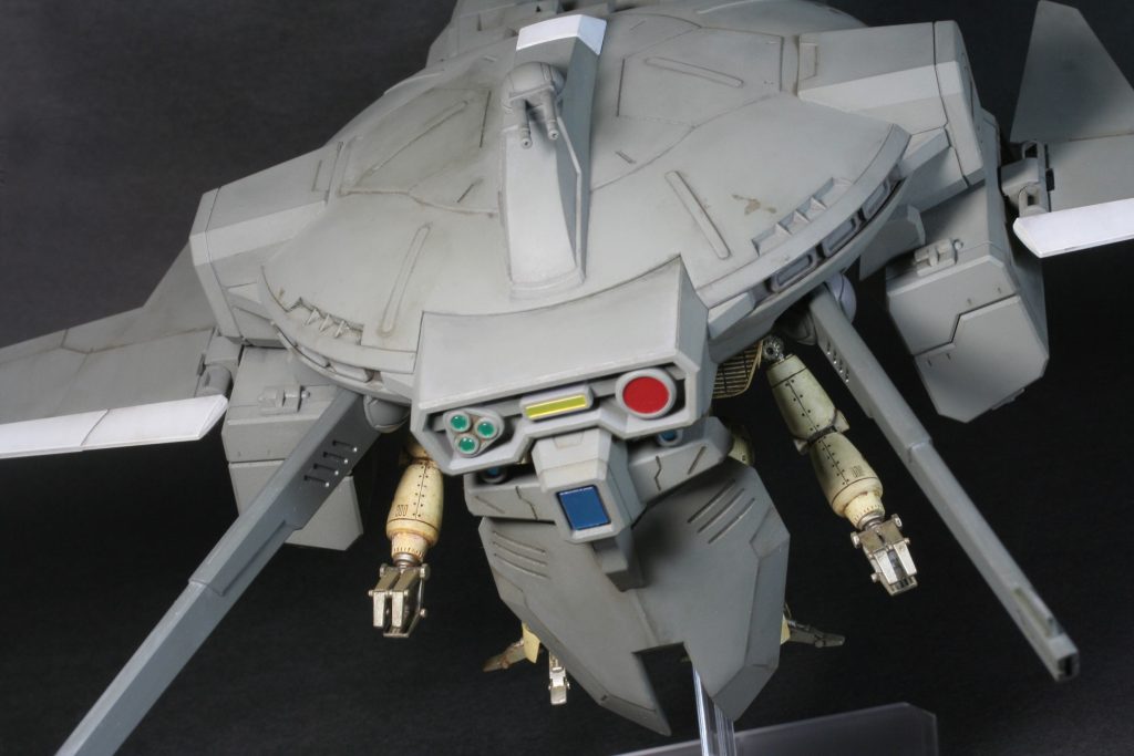 メインで造ってるガンプラがヒケ防止のため乾燥中で何かサクサク組みたい気持ちが出てキャバリアーが目に留まったので購入しました。当初、「どこかで見たことあるんだよなあ」と思ってました。で、ドラグナーのことをネットで見かけて、「ギルガサムネのときあたりで出たっけか」くらいの記憶をなんとか呼び戻しました。がしかし間違ってるかもな話です。