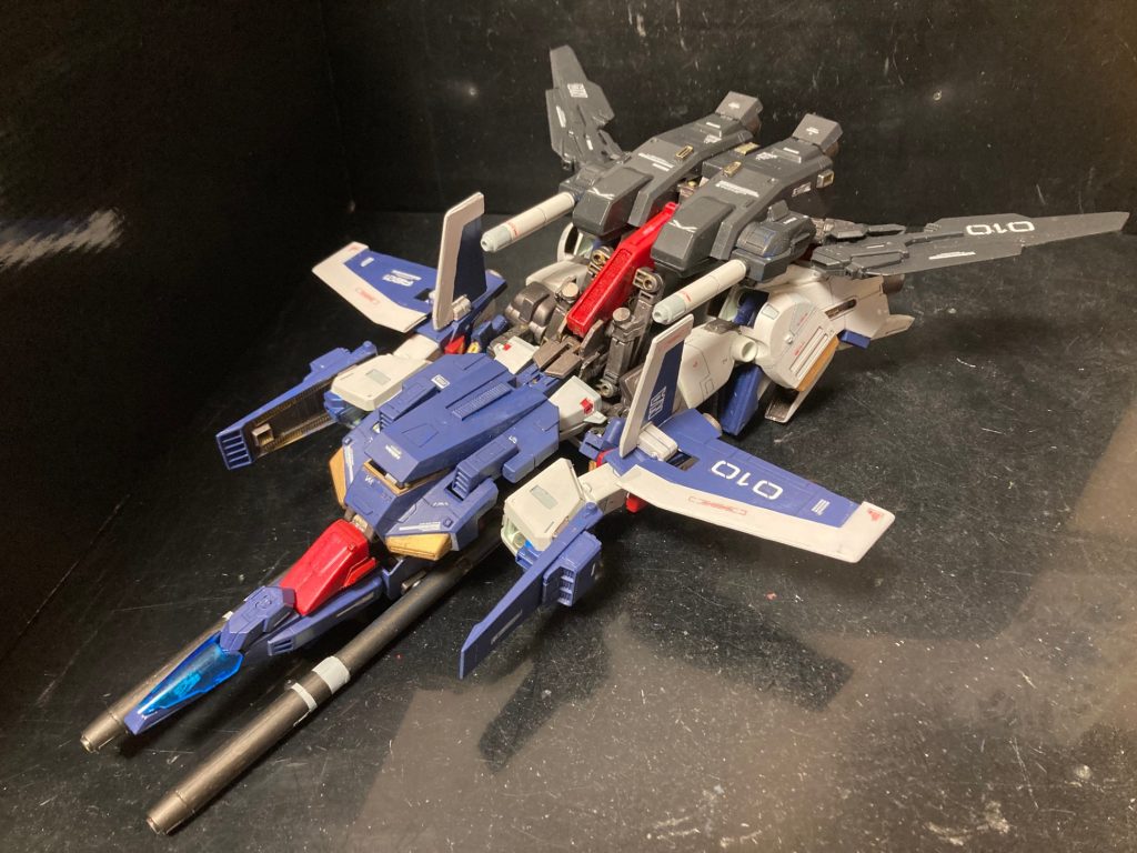 Gフォートレス。コアトップとコアベースの合体です。大型キットなのでめちゃくちゃ迫力あります。バックパックの翼を大型化したのでバランスも良くなりました。