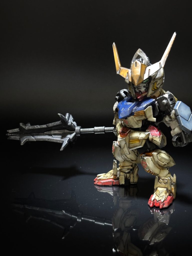 ここからはこのキットのプレイバリューについて。MOBILITY JOINT VOL.12 01.ガンダム・バルバトス（第1形態）のキットでは、第1形態のみ再現可能（当たり前）武器はメイスのみ付いてきます。やっぱりバルバトスと言えばメイスでしょ❗️ここから敵の武装を泥棒していくんですね。わかります。これ、お前の？…とか言われたらもうあげるしかない😇