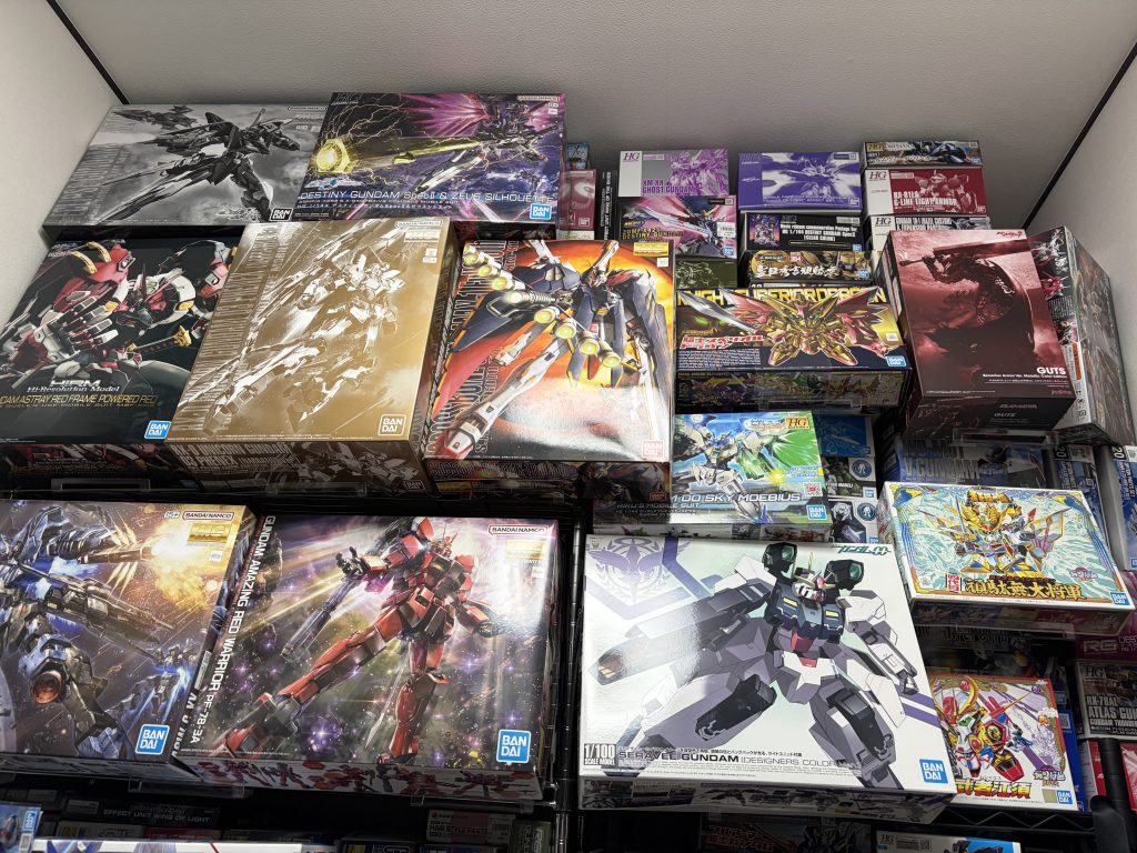 作品名：漫画を飾れる棚<p>ダイソーで売ってる漫画を飾れる棚を積んでる箱と箱の間、ラックと箱の間に挟むことで箱絵を眺めながら立体的に積みプラを楽しむことができます。 自分の好きな箱絵を眺めながら製作を楽しむこともできます。 バランスが難しいですが全 [&hellip;]</p>
