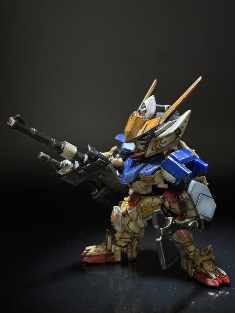 ここからは05.ガンダム・バルバトス用EXパーツに付属しているパーツ類のご紹介。第2形態。グレイズの肩を装備した姿ですね✨滑腔砲も奪ってリアルに現地調達していくんですよね(gundam-kao5)バトルアックスもダダッ奪取‼️これ、いいや。こいつミキシングの天才かwww