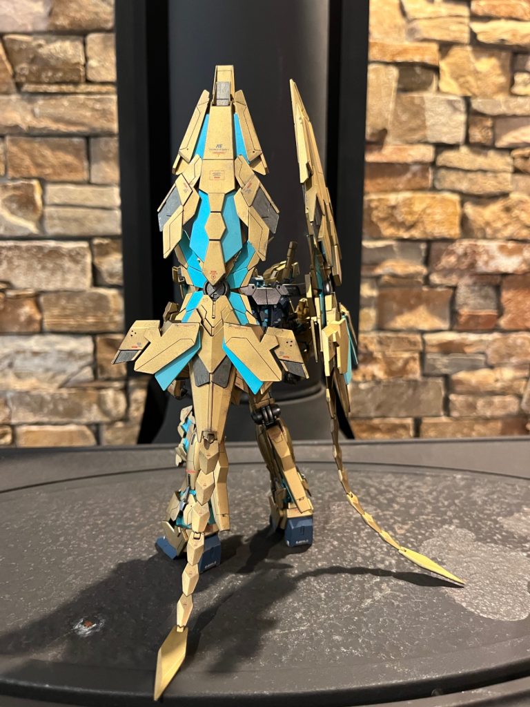 お次はバックショットです✨️ フェネクスはこのシールドファンネルがとても特徴的でかっこいいですよね(*´艸`)