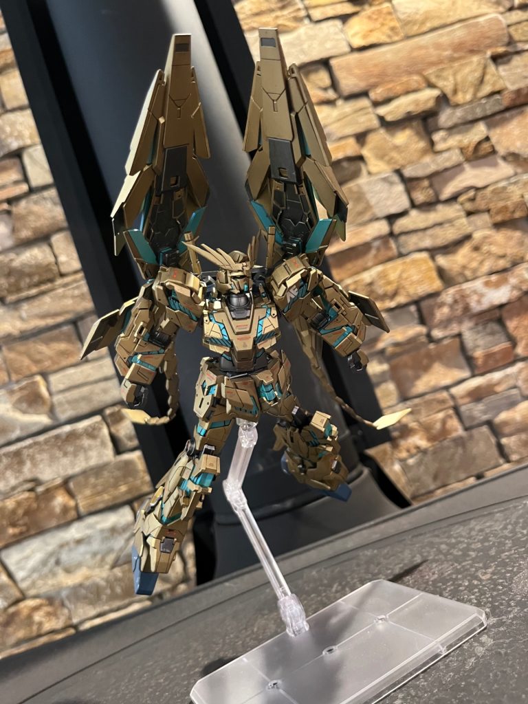 ここからはポージング集です！ ちなみに今回ウェザリングは控えめにしています✨️フェネクス自体戦闘シーンのイメージがなく宇宙に彷徨っているイメージのが強いので控えめにしています‪(っ ॑꒳ ॑c)
