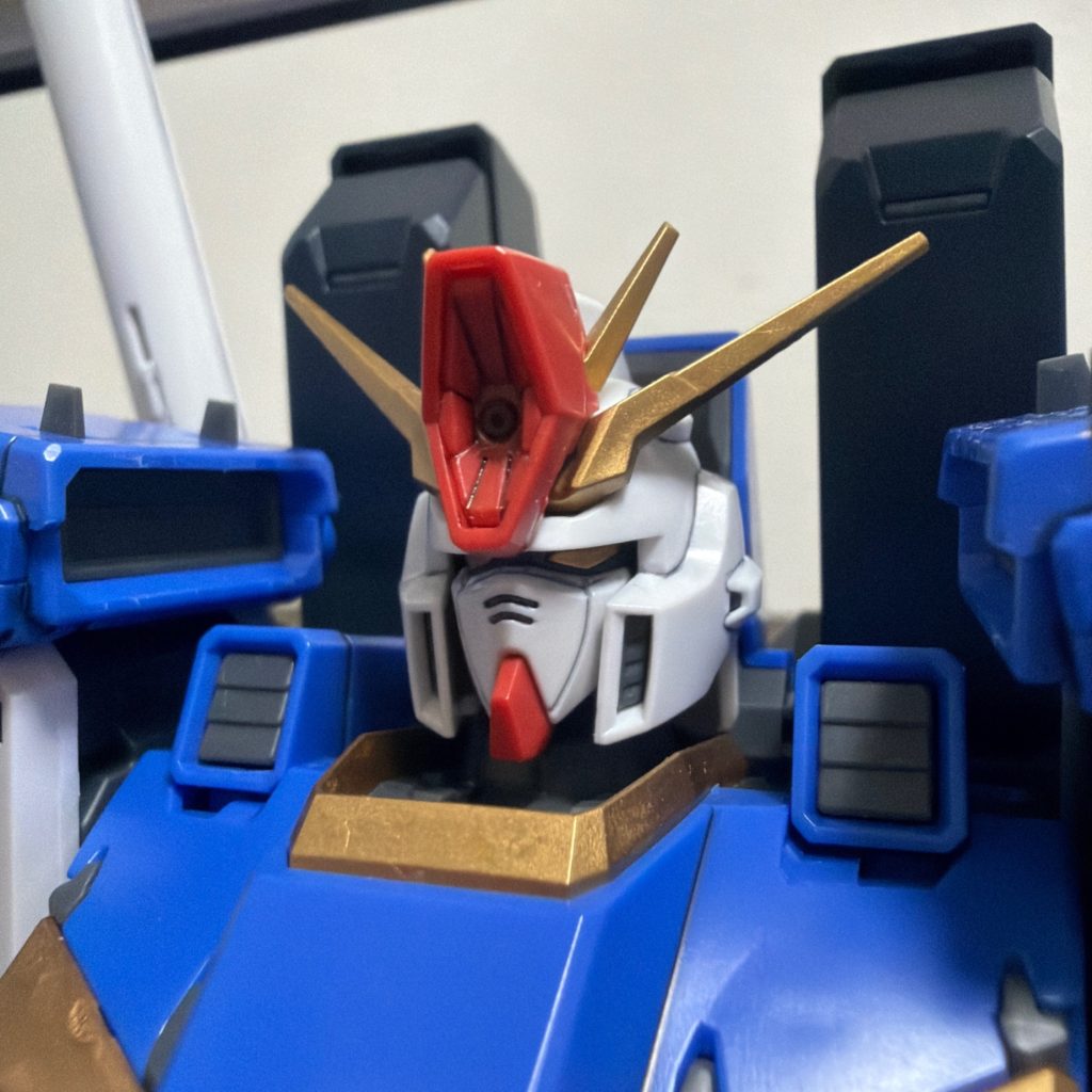 眼と黄色系はゴールドを塗る拘りは変わらず。
