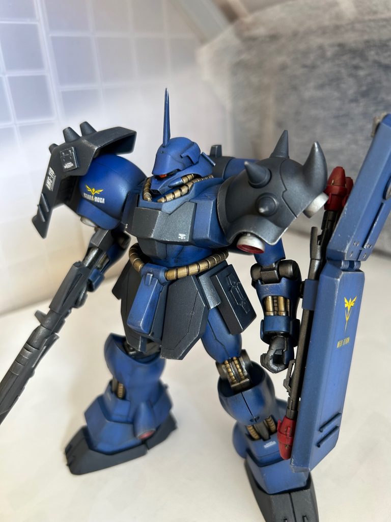 実はレズンシュナイダー専用機のキットは手に入らないので、ギラドーガ量産機をレズンシュナイダー用に塗り替えました。