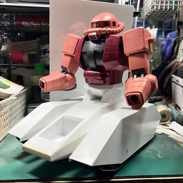 1/48ザクタンク(グリーンマカク)製作12〜18日目EXモデルのデザインを参考に足回りを製作しましたこれでやっとキャタピラが取り付けられて、戦車らしくなりました ∩^ω^∩全体的なシルエットはROBOT魂のデザインを、ディテールはEXモデルのハイディテールにして行こうと思います ᕦ(ò_óˇ)ᕤ次からは上半身を攻めて行きます ψ(｀∇´)ψ（3枚目）