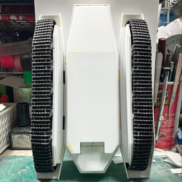1/48ザクタンク(グリーンマカク)製作12〜18日目EXモデルのデザインを参考に足回りを製作しましたこれでやっとキャタピラが取り付けられて、戦車らしくなりました ∩^ω^∩全体的なシルエットはROBOT魂のデザインを、ディテールはEXモデルのハイディテールにして行こうと思います ᕦ(ò_óˇ)ᕤ次からは上半身を攻めて行きます ψ(｀∇´)ψ（1枚目）