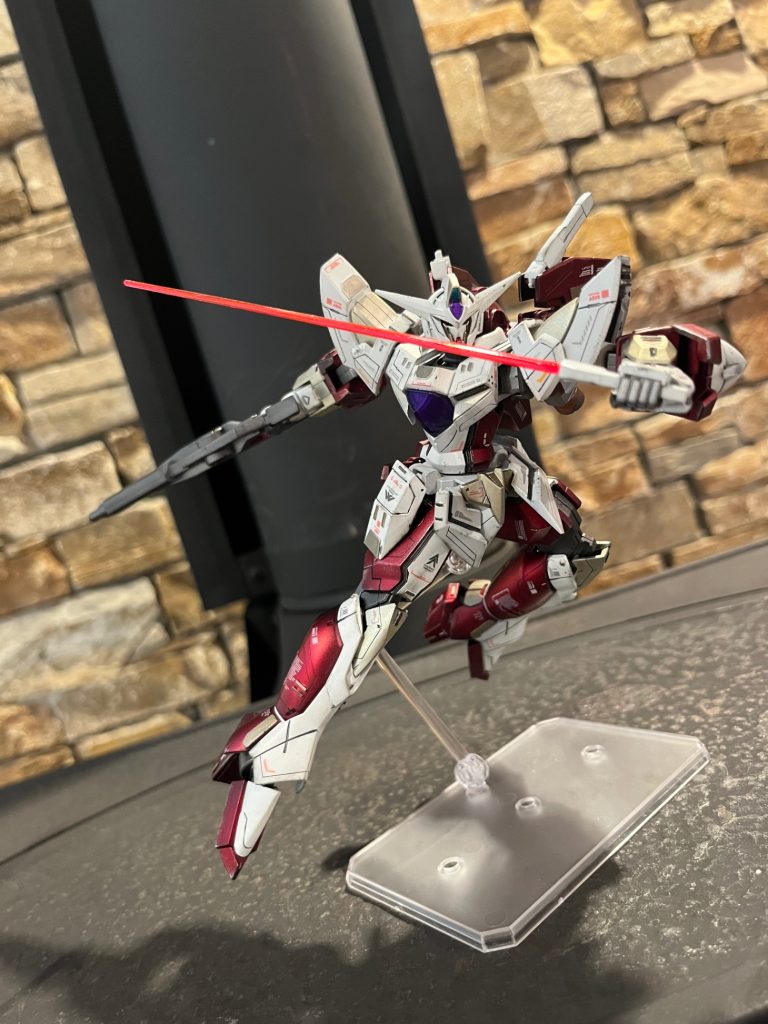 お次はGNビームサーベルでポージング！ リボーンズガンダムはやはりかっこいいですね✨️ 劇中でもかなり強く戦闘も激しかったですよね(✌︎ ॑꒳ ॑✌︎)