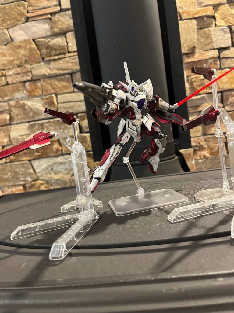 ダブルオーとの戦闘を意識してポージング！