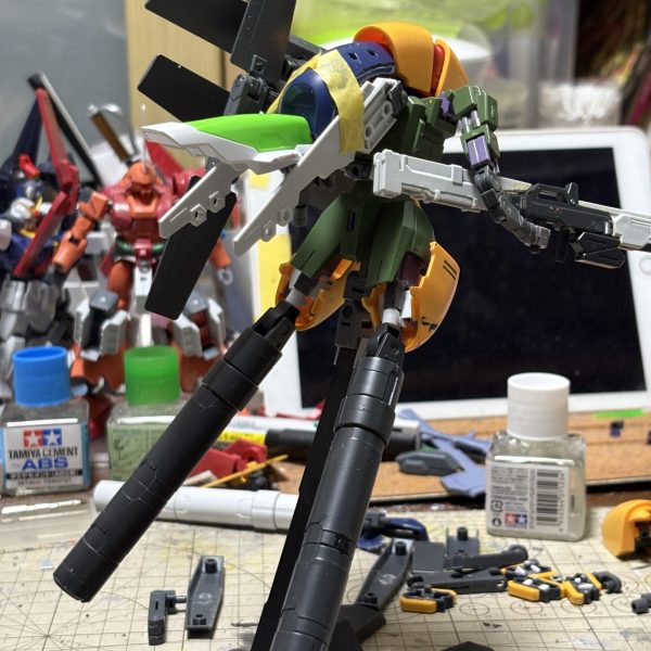 アッシマーを改造してキハールを製作中。差し替えで変形させる予定。（4枚目）