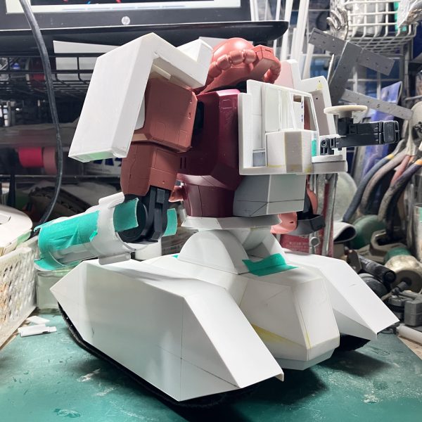 1/48ザクタンク(グリーンマカク)製作28〜34日目腕の改造に入りました ∩^ω^∩肩のシールドは箱組みrobot魂のを見たら、やや幅が広く感じましたからキットの物よりも2ミリ広くしましたシールドの接続は、付属のポリキャップを使用しつつ、シールドと稼働部の色分けをするため2パーツ構成にクローアームは、ちょうどいい円柱を探しに100均で探して加工しました2本じゃ足りなかったから、もう1本買って、もう片方の腕を作って行きます　ᕦ(ò_óˇ)ᕤ（4枚目）